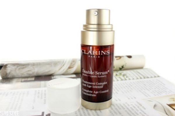 嬌韻詩(shī)雙萃精華油皮能用嗎 嬌韻詩(shī)雙萃精華核心成分功效 嬌韻詩(shī)雙萃精華油皮能用嗎 嬌韻詩(shī)雙萃精華核心成分功效