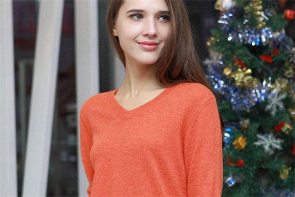 百分百綿羊毛的毛衣可以水洗嗎 百分百羊毛毛衣扎人么