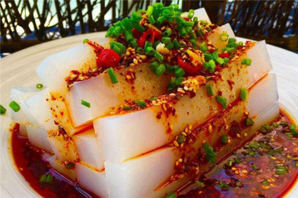 做涼粉水和粉的比例 放多少水很關(guān)鍵 做涼粉水和粉的比例 放多少水很關(guān)鍵