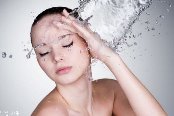 冬季保濕補(bǔ)水妙招,做魅力女人 冬季保濕補(bǔ)水妙招,做魅力女人