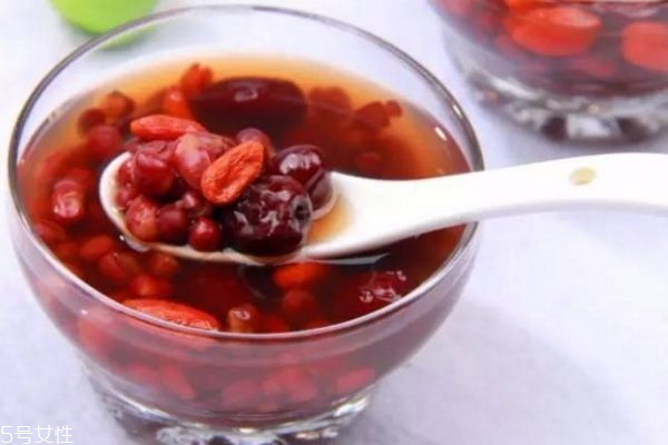 紅棗到底生吃好還是泡水喝好 紅棗的食用方法 紅棗到底生吃好還是泡水喝好 紅棗的食用方法
