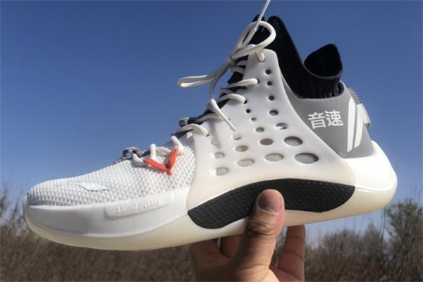 李寧音速7和馭帥11哪個好 音速7和馭帥11對比測評 李寧音速7和馭帥11哪個好 音速7和馭帥11對比測評