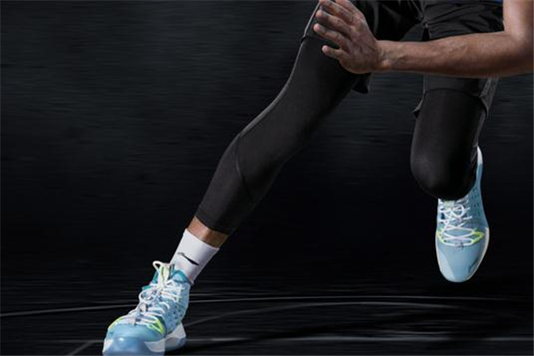 李寧音速7和馭帥11哪個好 音速7和馭帥11對比測評 李寧音速7和馭帥11哪個好 音速7和馭帥11對比測評