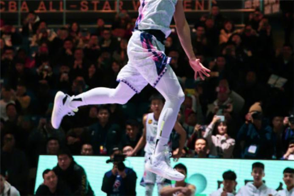 李寧音速7和馭帥11哪個好 音速7和馭帥11對比測評 李寧音速7和馭帥11哪個好 音速7和馭帥11對比測評