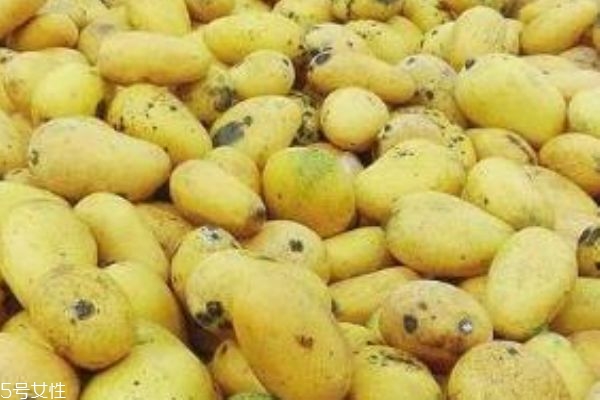 芒果上的黑點(diǎn)是什么 還能吃嗎