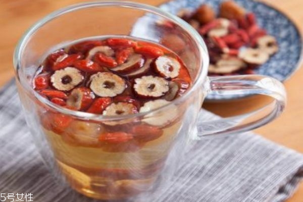 紅棗泡水喝會發(fā)胖嗎 紅棗泡水的誤區(qū) 紅棗泡水喝會發(fā)胖嗎 紅棗泡水的誤區(qū)