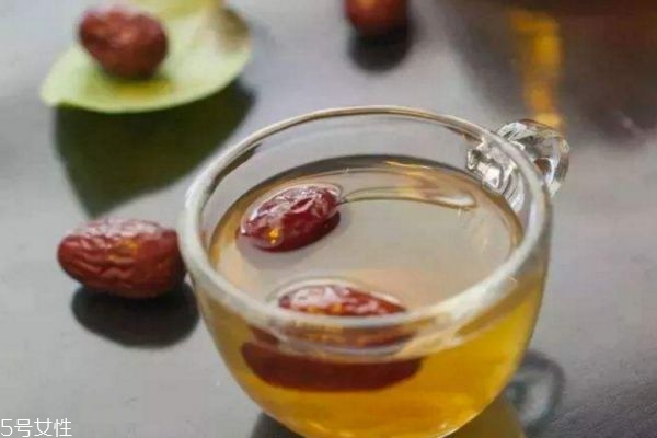 紅棗到底生吃好還是泡水喝好 紅棗的食用方法 紅棗到底生吃好還是泡水喝好 紅棗的食用方法