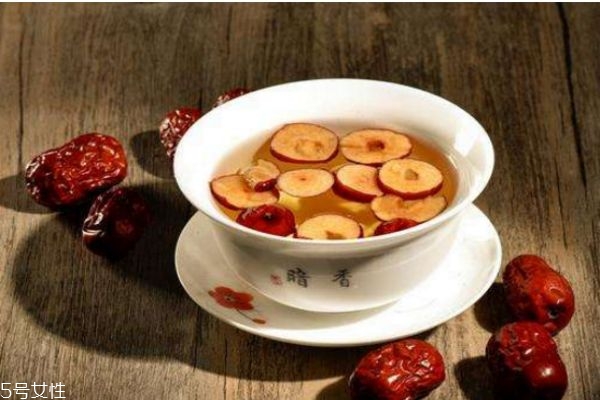 紅棗泡水什么時(shí)候喝最好 紅棗泡水喝的好處 紅棗泡水什么時(shí)候喝最好 紅棗泡水喝的好處