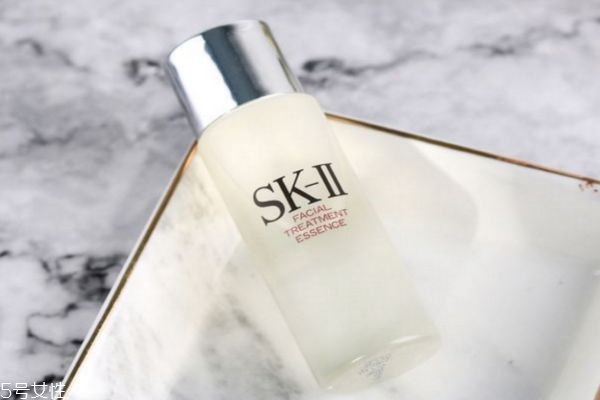 五十歲的女人適合什么護膚品 適合五十歲用的護膚品