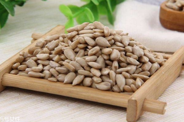 瓜子仁是什么 瓜子仁是怎么剝出來(lái)的 瓜子仁是什么 瓜子仁是怎么剝出來(lái)的