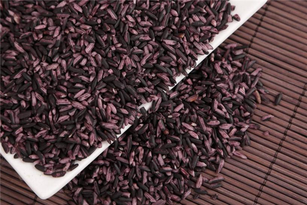 紫米粥的做法 養(yǎng)生人士的最愛(ài) 紫米粥的做法 養(yǎng)生人士的最愛(ài)