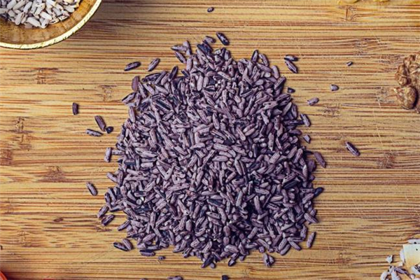 紫米粥的做法 養(yǎng)生人士的最愛(ài) 紫米粥的做法 養(yǎng)生人士的最愛(ài)