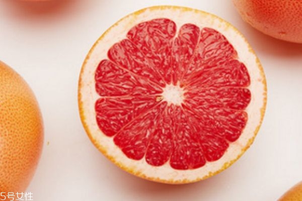 血橙和臍橙的區(qū)別 血橙和臍橙哪個更營養(yǎng) 血橙和臍橙的區(qū)別 血橙和臍橙哪個更營養(yǎng)