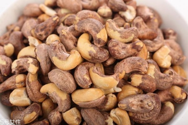 腰果一天吃多少合適 吃腰果的注意事項(xiàng) 腰果一天吃多少合適 吃腰果的注意事項(xiàng)