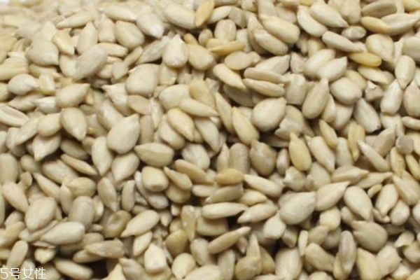 孕婦可以吃瓜子仁嗎 哪些人不能吃瓜子仁 孕婦可以吃瓜子仁嗎 哪些人不能吃瓜子仁
