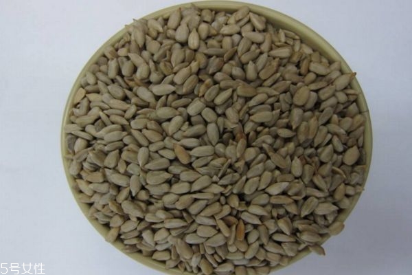 孕婦可以吃瓜子仁嗎 哪些人不能吃瓜子仁 孕婦可以吃瓜子仁嗎 哪些人不能吃瓜子仁