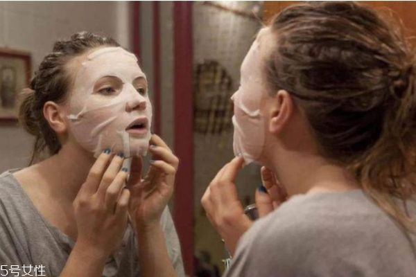 面膜早上敷好還是晚上敷好 早上和晚上敷面膜的差別 面膜早上敷好還是晚上敷好 早上和晚上敷面膜的差別