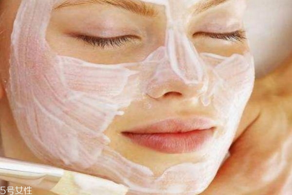 早上起來敷面膜好嗎 早上敷面膜的最佳時(shí)間 早上起來敷面膜好嗎 早上敷面膜的最佳時(shí)間