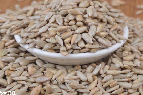 瓜子仁是什么 瓜子仁是怎么剝出來(lái)的 瓜子仁是什么 瓜子仁是怎么剝出來(lái)的