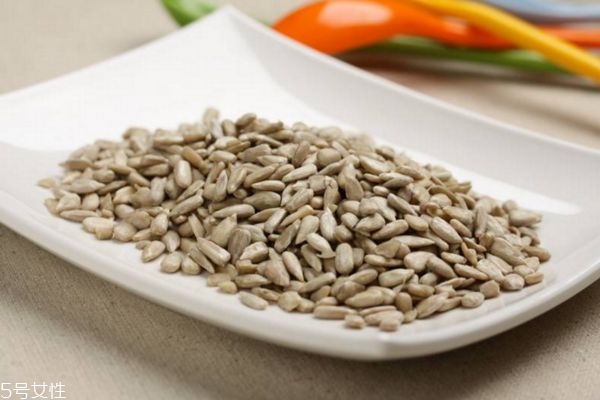 瓜子仁的功效與作用 瓜子仁的營養(yǎng)價值 瓜子仁的功效與作用 瓜子仁的營養(yǎng)價值