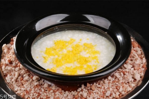 血?dú)獠蛔愠允裁囱a(bǔ)血效果最好 燉什么湯補(bǔ)血養(yǎng)顏 血?dú)獠蛔愠允裁囱a(bǔ)血效果最好 燉什么湯補(bǔ)血養(yǎng)顏