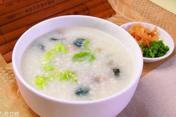 血?dú)獠蛔愠允裁囱a(bǔ)血效果最好 燉什么湯補(bǔ)血養(yǎng)顏 血?dú)獠蛔愠允裁囱a(bǔ)血效果最好 燉什么湯補(bǔ)血養(yǎng)顏