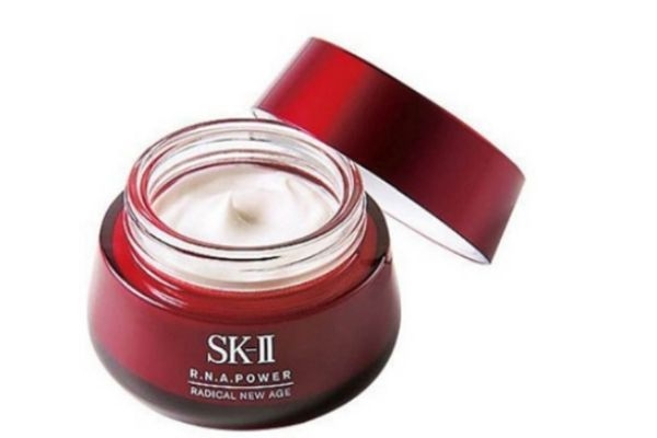 用了精華液還要用霜嗎 水乳霜眼霜精華液的使用順序 用了精華液還要用霜嗎 水乳霜眼霜精華液的使用順序