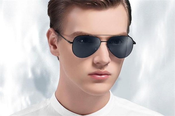 暴龍?zhí)栫R價(jià)格 普通款較為便宜 暴龍?zhí)栫R價(jià)格 普通款較為便宜