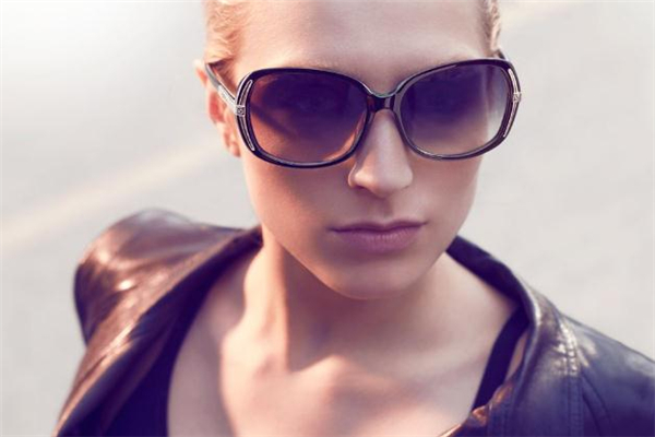 暴龍?zhí)栫R價(jià)格 普通款較為便宜 暴龍?zhí)栫R價(jià)格 普通款較為便宜