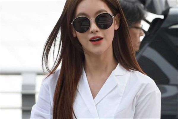 菲拉格慕墨鏡多少錢 輕奢級太陽鏡典范 菲拉格慕墨鏡多少錢 輕奢級太陽鏡典范