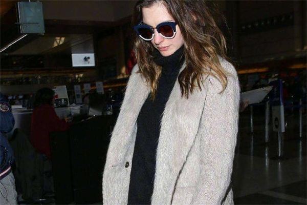 菲拉格慕墨鏡多少錢 輕奢級太陽鏡典范 菲拉格慕墨鏡多少錢 輕奢級太陽鏡典范