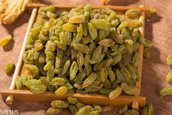 葡萄干吃多了會(huì)胖嗎 葡萄干吃多了會(huì)怎樣 葡萄干吃多了會(huì)胖嗎 葡萄干吃多了會(huì)怎樣