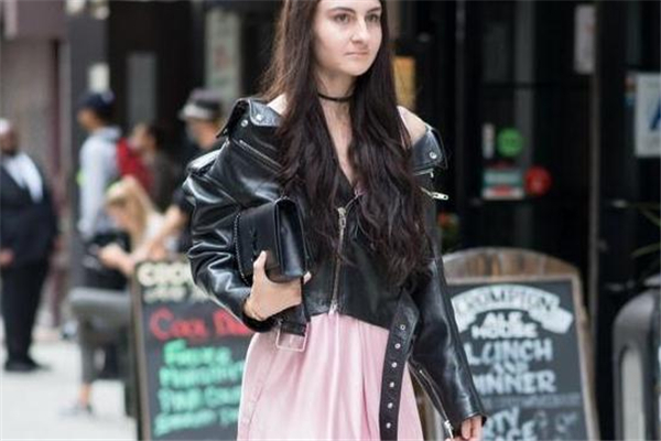 緞面半裙怎么搭上衣 緞面半身裙搭配攻略 緞面半裙怎么搭上衣 緞面半身裙搭配攻略