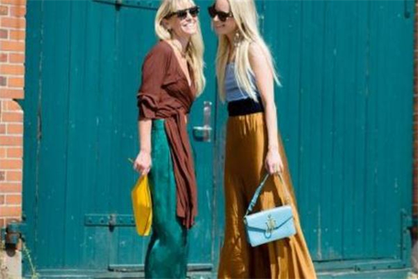 緞面半裙怎么搭上衣 緞面半身裙搭配攻略 緞面半裙怎么搭上衣 緞面半身裙搭配攻略