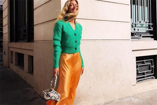 緞面半裙怎么搭上衣 緞面半身裙搭配攻略 緞面半裙怎么搭上衣 緞面半身裙搭配攻略