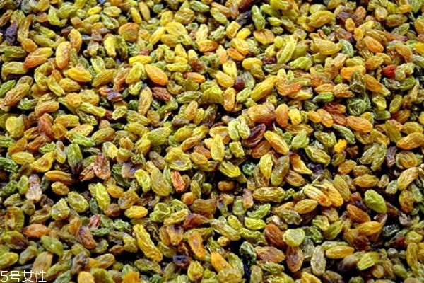不同顏色葡萄干的區(qū)別 不同顏色葡萄干功效 不同顏色葡萄干的區(qū)別 不同顏色葡萄干功效