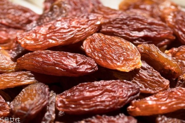 新疆葡萄干價格多少錢一斤 新疆葡萄干黑加侖 新疆葡萄干價格多少錢一斤 新疆葡萄干黑加侖