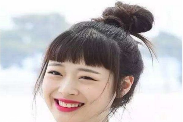 一分鐘懶人盤發(fā)丸子頭 高聳簡單丸子頭扎法 一分鐘懶人盤發(fā)丸子頭 高聳簡單丸子頭扎法