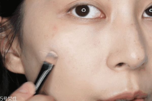 雀斑用什么遮瑕效果好 臉上有斑用什么遮蓋 雀斑用什么遮瑕效果好 臉上有斑用什么遮蓋