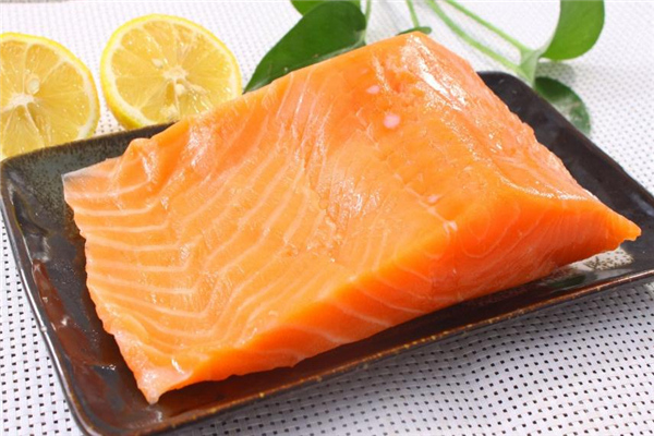 三文魚(yú)為什么加檸檬汁 起調(diào)味作用 三文魚(yú)為什么加檸檬汁 起調(diào)味作用
