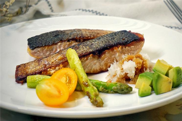 三文魚煎多久才熟 香煎三文魚做法 三文魚煎多久才熟 香煎三文魚做法