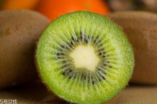 獼猴桃放多久才熟 獼猴桃可以放多久 獼猴桃放多久才熟 獼猴桃可以放多久