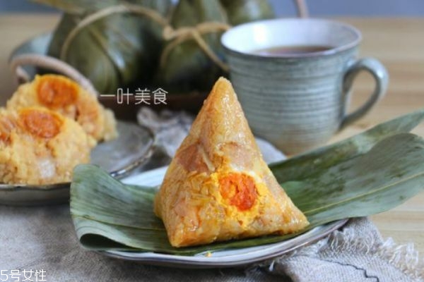 包粽子的米為什么要泡 包粽子的方法 包粽子的米為什么要泡 包粽子的方法