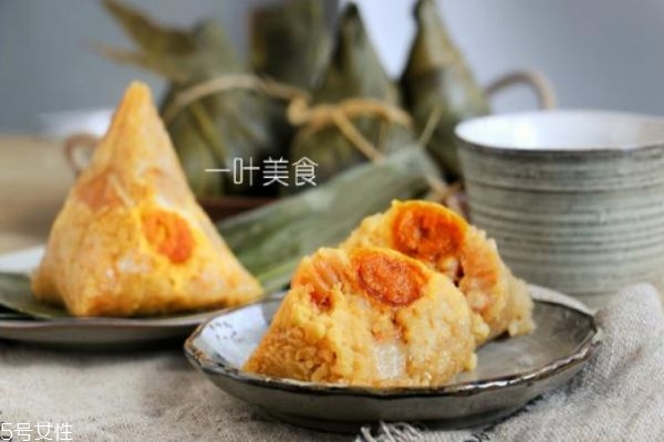 包粽子的米為什么要泡 包粽子的方法 包粽子的米為什么要泡 包粽子的方法