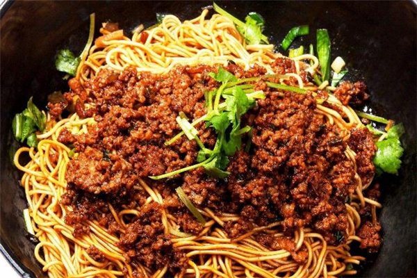 牛肉醬拌面的做法 美味面食攻略 牛肉醬拌面的做法 美味面食攻略