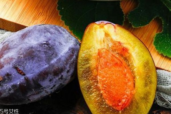 西梅是軟的好還是硬的好 西梅怎么挑選 西梅是軟的好還是硬的好 西梅怎么挑選