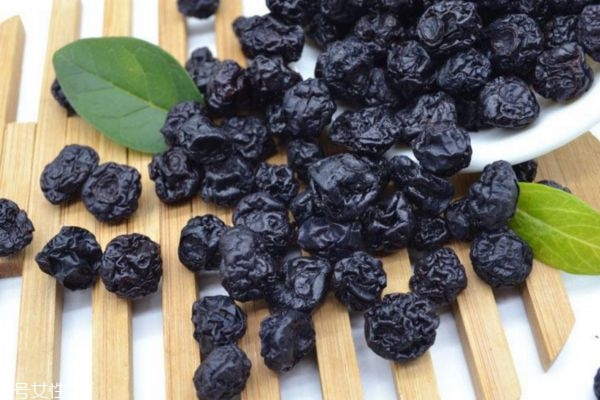藍(lán)莓果干可以泡水喝嗎 藍(lán)莓干泡水怎么泡 藍(lán)莓果干可以泡水喝嗎 藍(lán)莓干泡水怎么泡
