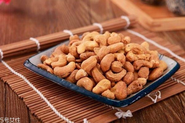 鹽焗腰果價(jià)格多少錢 鹽焗腰果的功效與作用 鹽焗腰果價(jià)格多少錢 鹽焗腰果的功效與作用