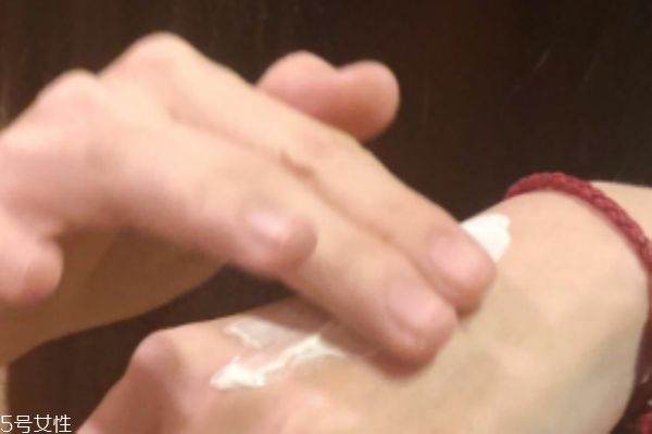 蘭蔻防曬霜有酒精成分嗎 是含有酒精成分的 蘭蔻防曬霜有酒精成分嗎 是含有酒精成分的