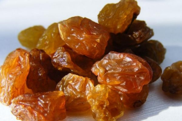 葡萄干和核桃能一起吃嗎 葡萄干適合什么人吃 葡萄干和核桃能一起吃嗎 葡萄干適合什么人吃